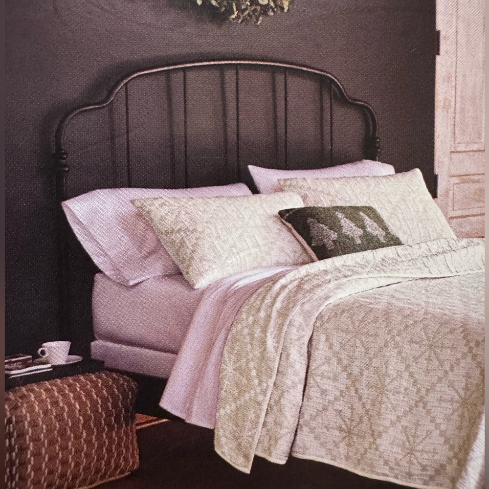 Full/queen Matelasse 3 piece quilt set